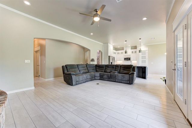 3008 Hunter Crest Drive, Edmond, OK 73034