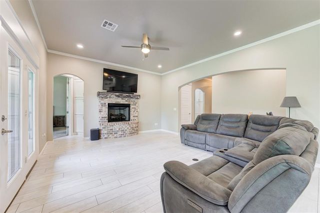 3008 Hunter Crest Drive, Edmond, OK 73034