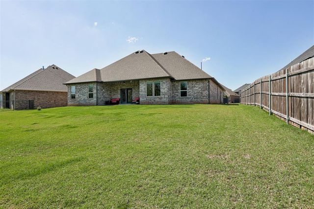 3008 Hunter Crest Drive, Edmond, OK 73034