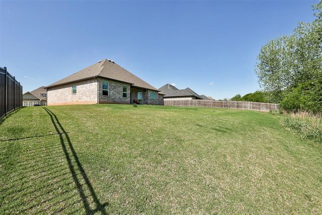 3008 Hunter Crest Drive, Edmond, OK 73034