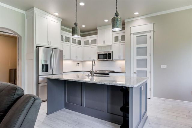 3008 Hunter Crest Drive, Edmond, OK 73034