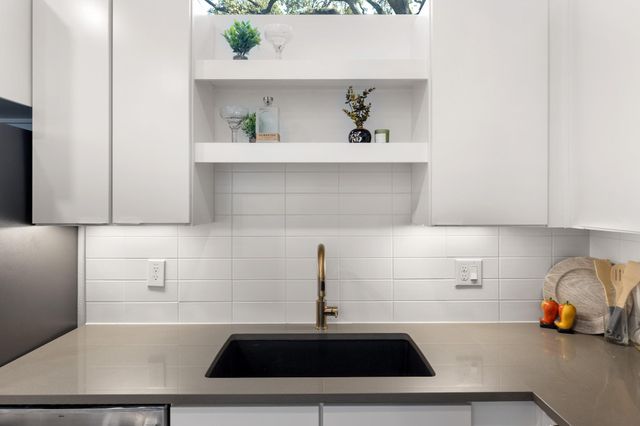 5924 S Congress Ave 85, Austin, TX 78745