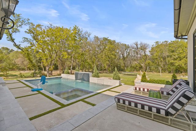 1029 Shady Oaks Drive, Southlake, TX 76092