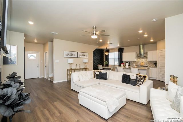 12904 LIAM CT, St Hedwig, TX 78152