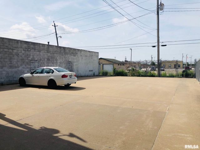 1115 W 3RD Street, Davenport, IA 52802