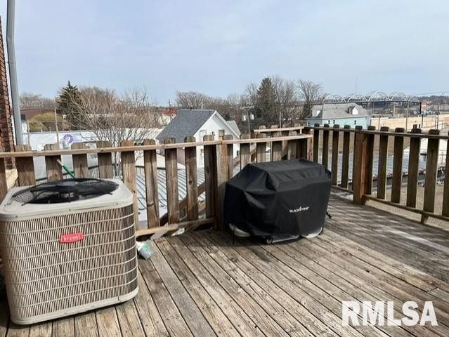 1115 W 3RD Street, Davenport, IA 52802