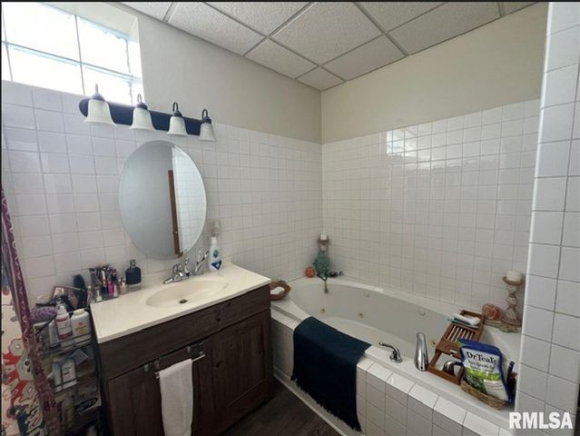 1115 W 3RD Street, Davenport, IA 52802