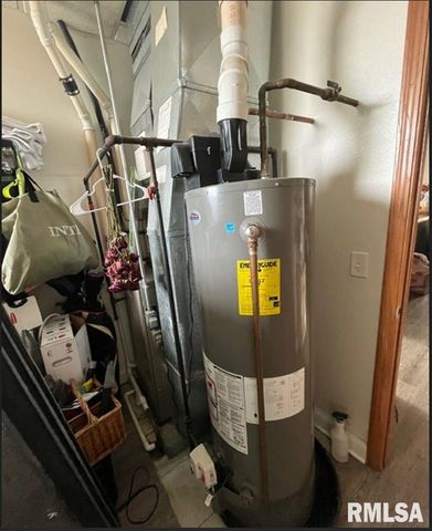 1115 W 3RD Street, Davenport, IA 52802