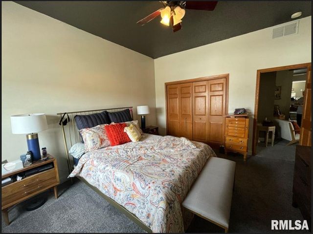 1115 W 3RD Street, Davenport, IA 52802