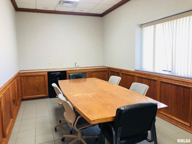 1115 W 3RD Street, Davenport, IA 52802