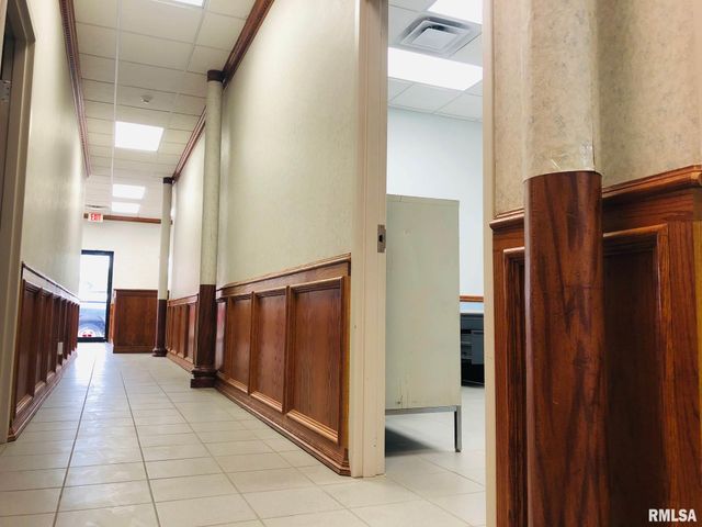 1115 W 3RD Street, Davenport, IA 52802