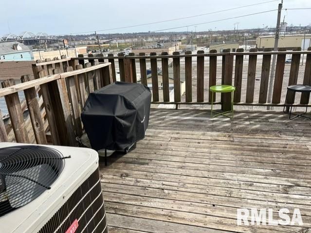 1115 W 3RD Street, Davenport, IA 52802