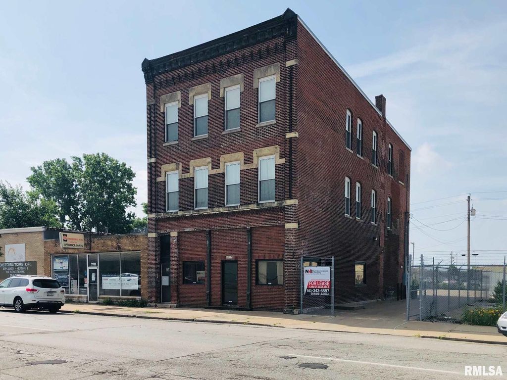 1115 W 3RD Street, Davenport, IA 52802