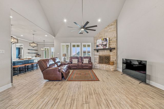 212 Buena Vista Drive, Godley, TX 76044