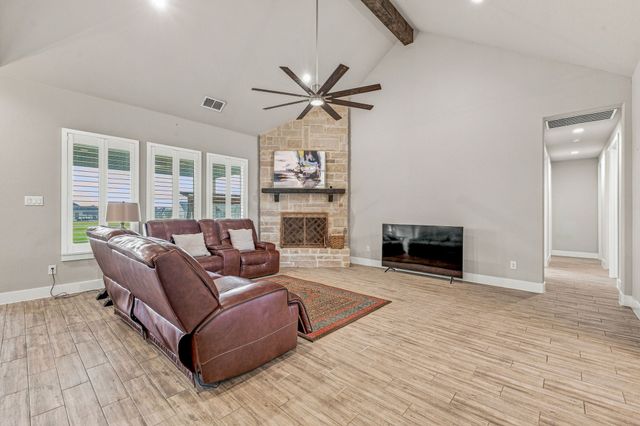 212 Buena Vista Drive, Godley, TX 76044