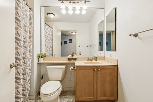 400 N La Salle Drive 2208, Chicago, IL 60654