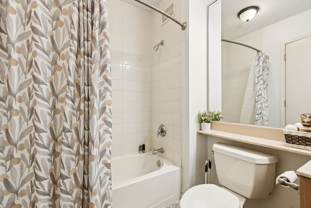 400 N La Salle Drive 2208, Chicago, IL 60654