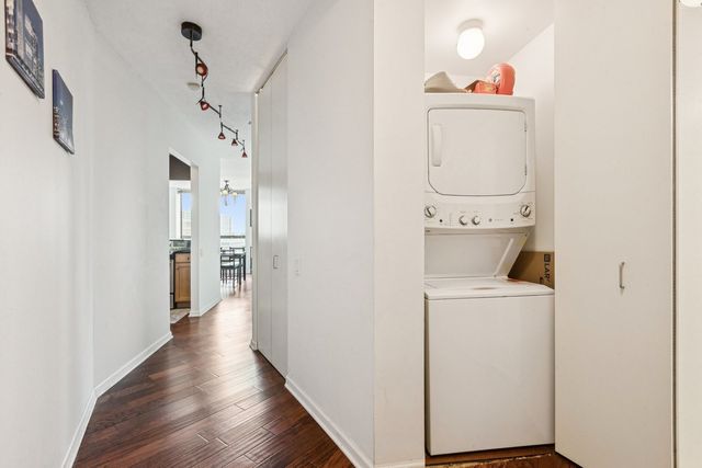 400 N La Salle Drive 2208, Chicago, IL 60654