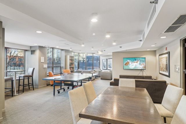 400 N La Salle Drive 2208, Chicago, IL 60654