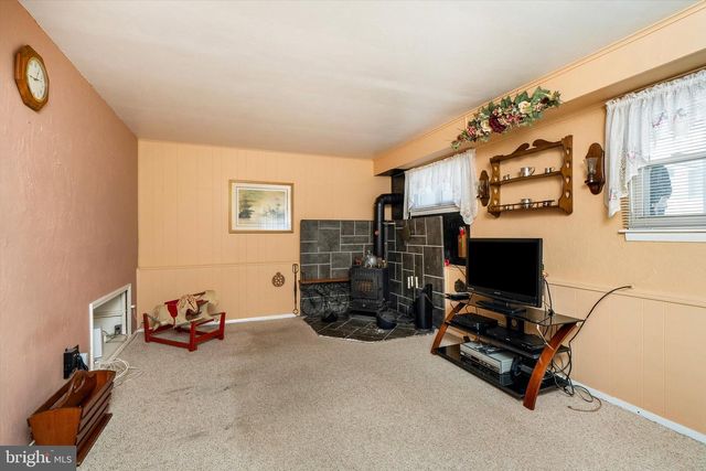 27 LAKEVIEW DR, Hamilton, NJ 08620
