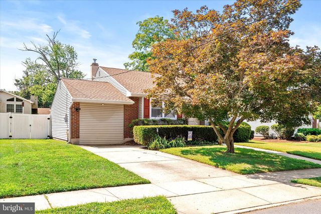 27 LAKEVIEW DR, Hamilton, NJ 08620