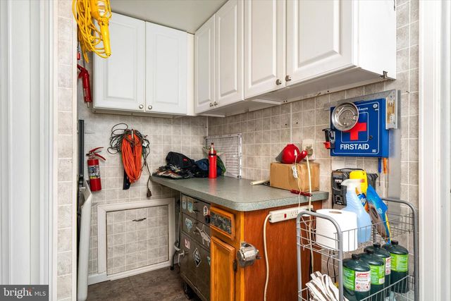 27 LAKEVIEW DR, Hamilton, NJ 08620