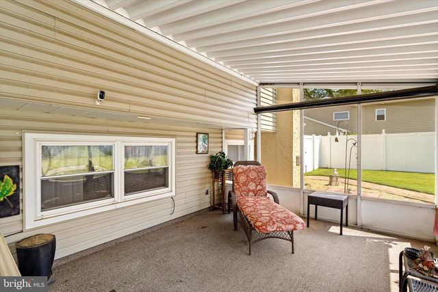 27 LAKEVIEW DR, Hamilton, NJ 08620