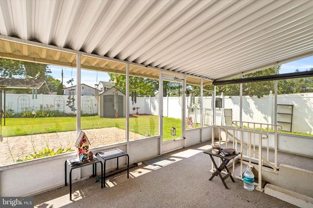 27 LAKEVIEW DR, Hamilton, NJ 08620