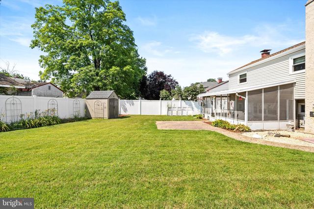 27 LAKEVIEW DR, Hamilton, NJ 08620
