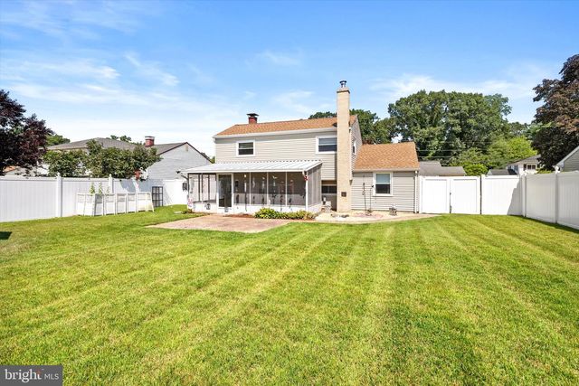 27 LAKEVIEW DR, Hamilton, NJ 08620