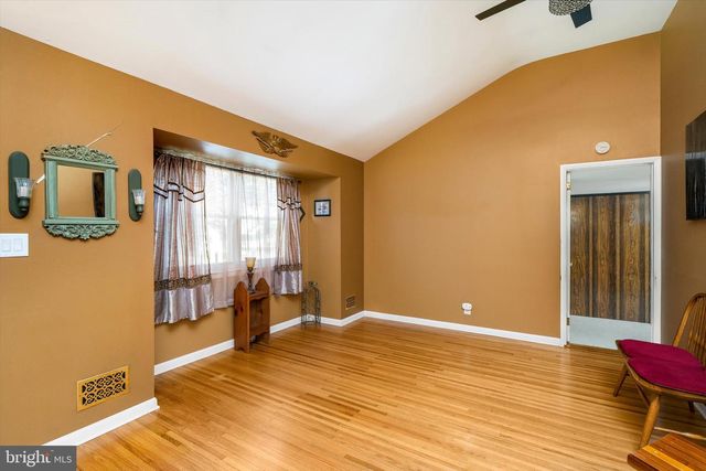 27 LAKEVIEW DR, Hamilton, NJ 08620