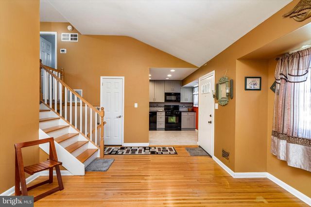 27 LAKEVIEW DR, Hamilton, NJ 08620