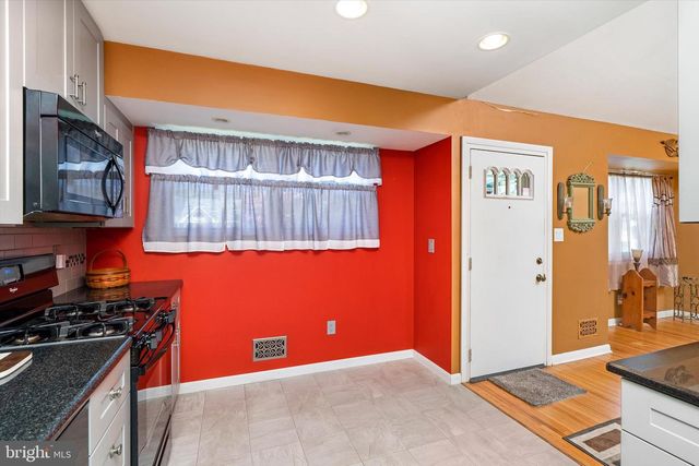 27 LAKEVIEW DR, Hamilton, NJ 08620