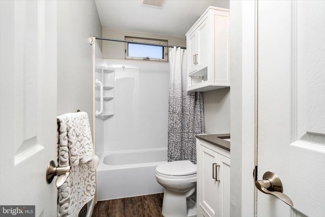27 LAKEVIEW DR, Hamilton, NJ 08620