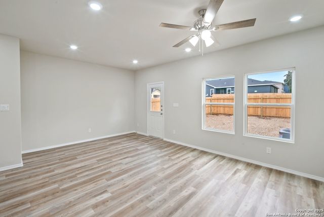 9193 Dietz Elkhorn Rd Apt 36, Boerne, TX 78015