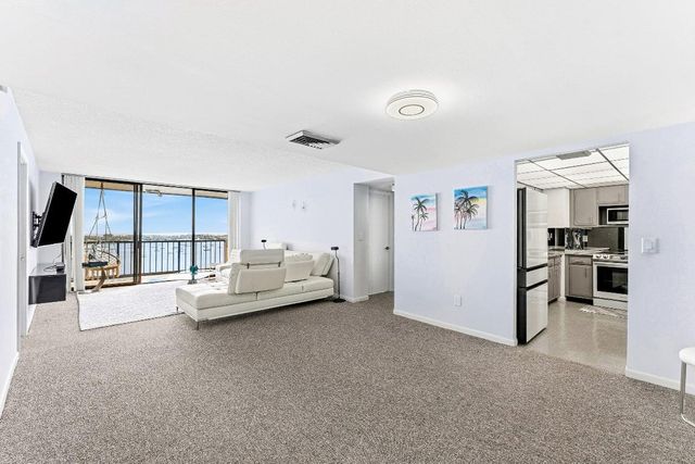 5200 N Flagler Drive 1502, West Palm Beach, FL 33407