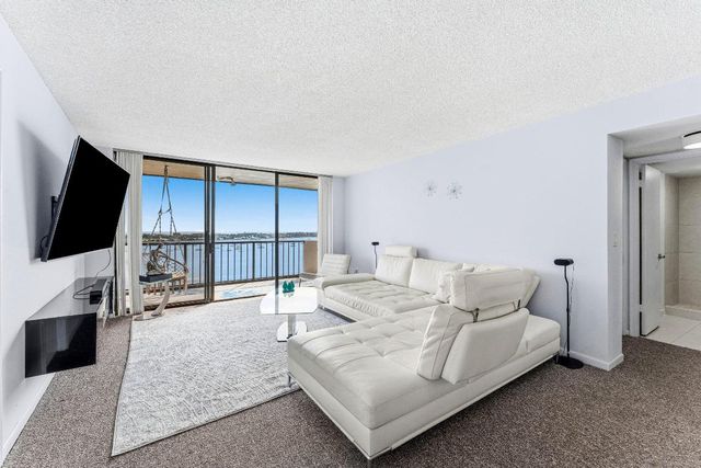 5200 N Flagler Drive 1502, West Palm Beach, FL 33407