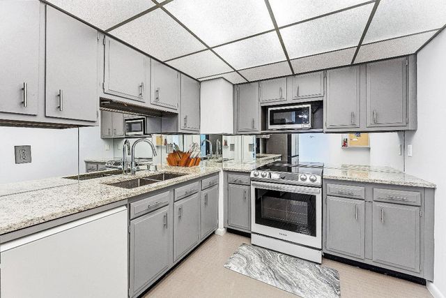 5200 N Flagler Drive 1502, West Palm Beach, FL 33407