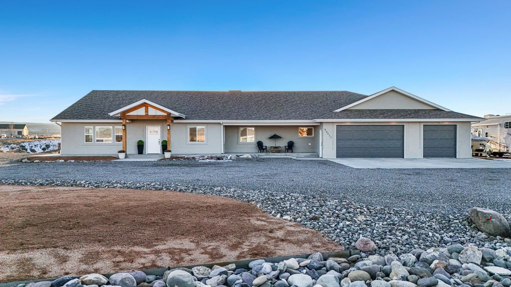 56577 Hawthorne Lane, Olathe, CO 81425