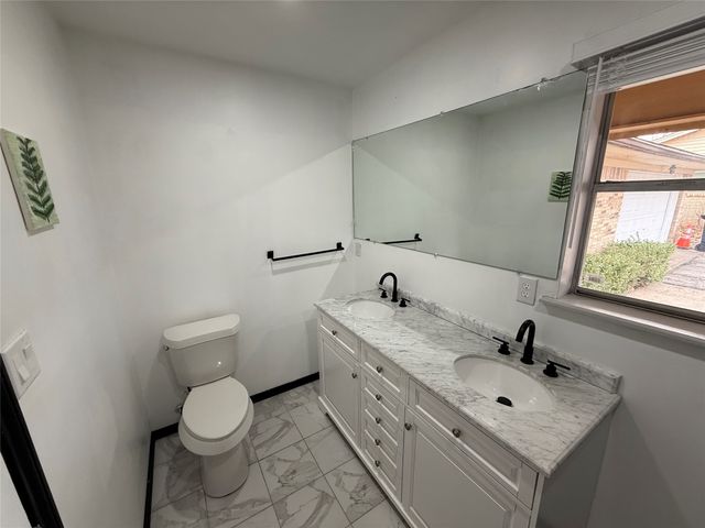 415 W Highland Drive, Whitewright, TX 75491