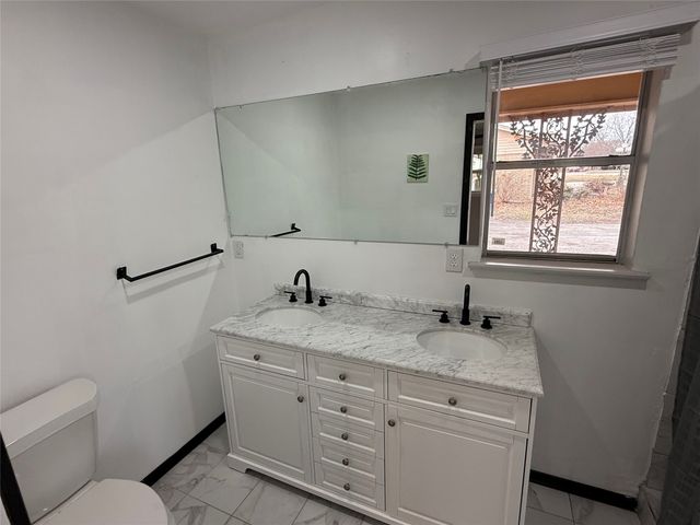 415 W Highland Drive, Whitewright, TX 75491