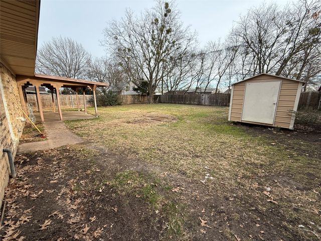 415 W Highland Drive, Whitewright, TX 75491