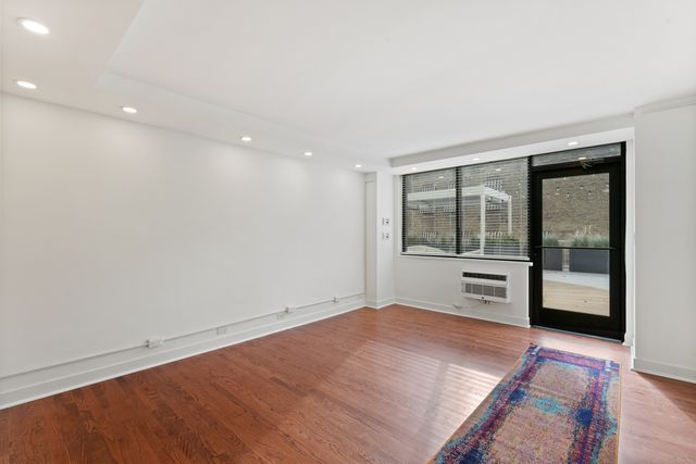 1445 N State Parkway 1904, Chicago, IL 60610