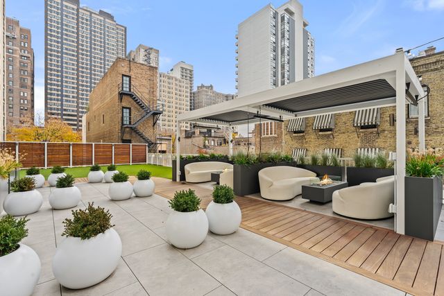 1445 N State Parkway 1904, Chicago, IL 60610