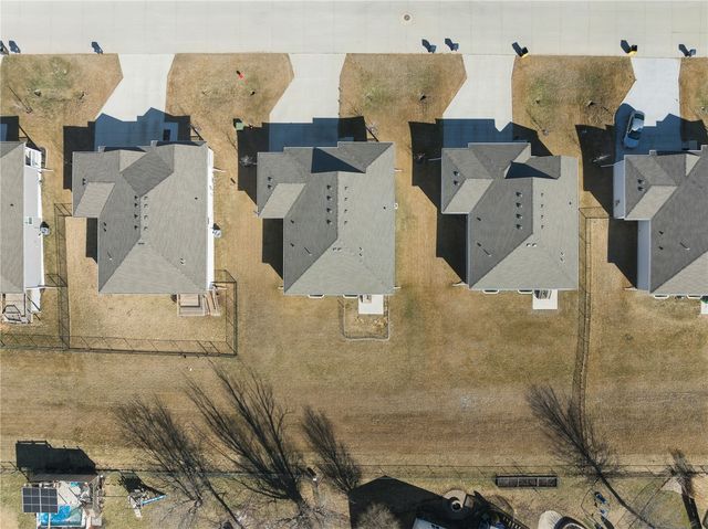 225 Sumac Dr., Palo, IA 52324