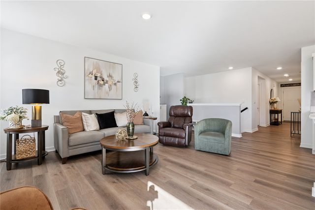 225 Sumac Dr., Palo, IA 52324