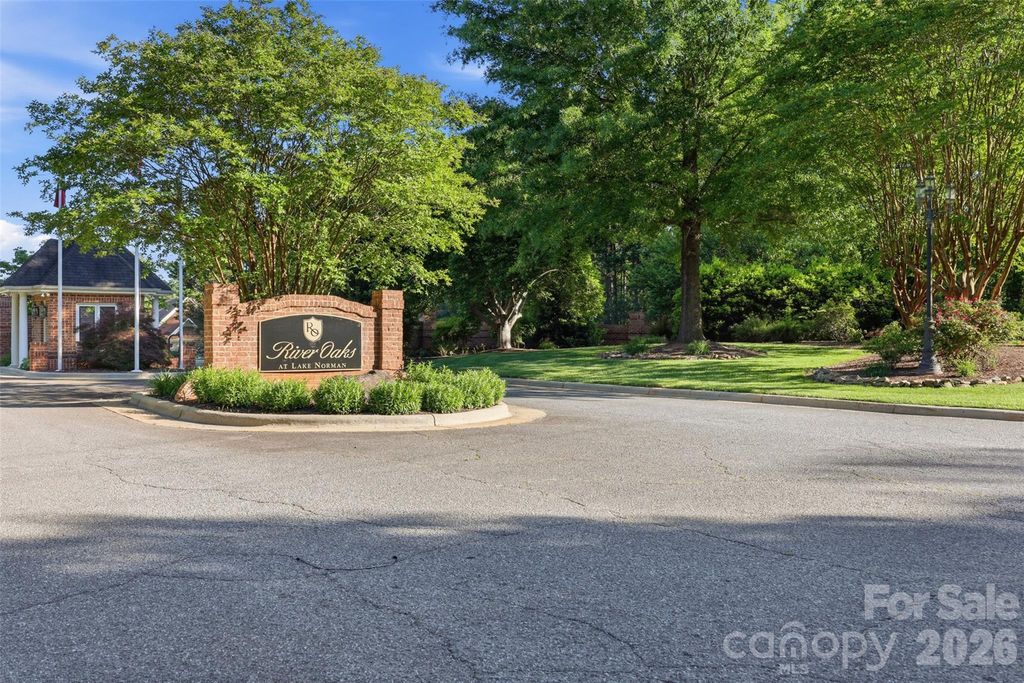 296 Broken Arrow Drive, Statesville, NC 28677