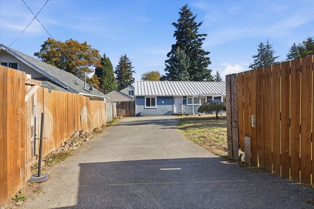 11734 14th Avenue S, Seattle, WA 98168
