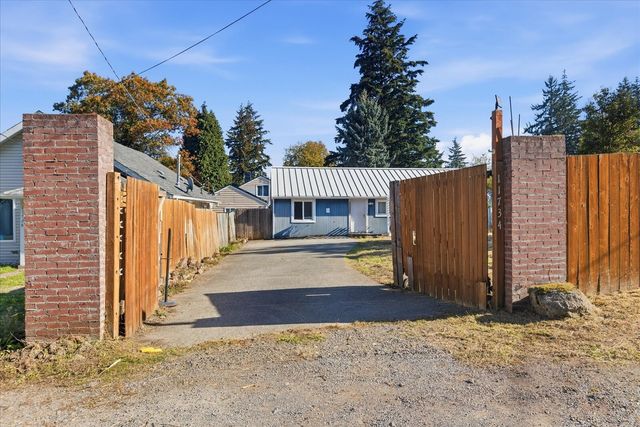 11734 14th Avenue S, Seattle, WA 98168