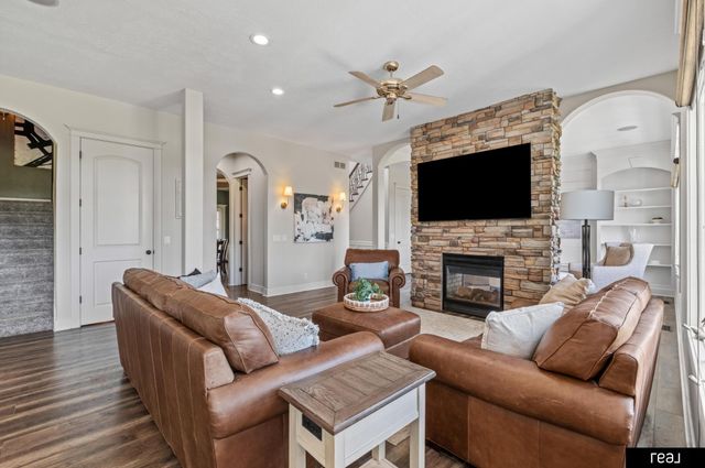 4809 S 236th Circle, Omaha, NE 68022